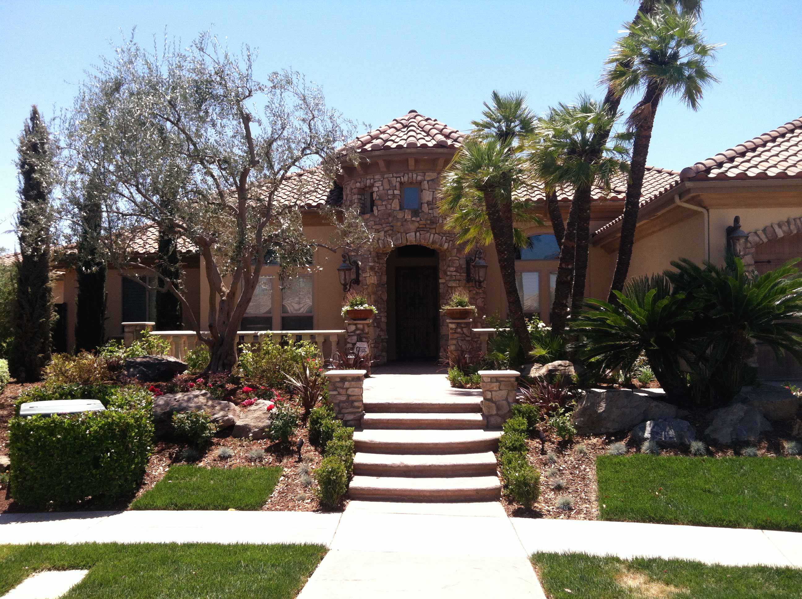 custom residential home entrance landscaping