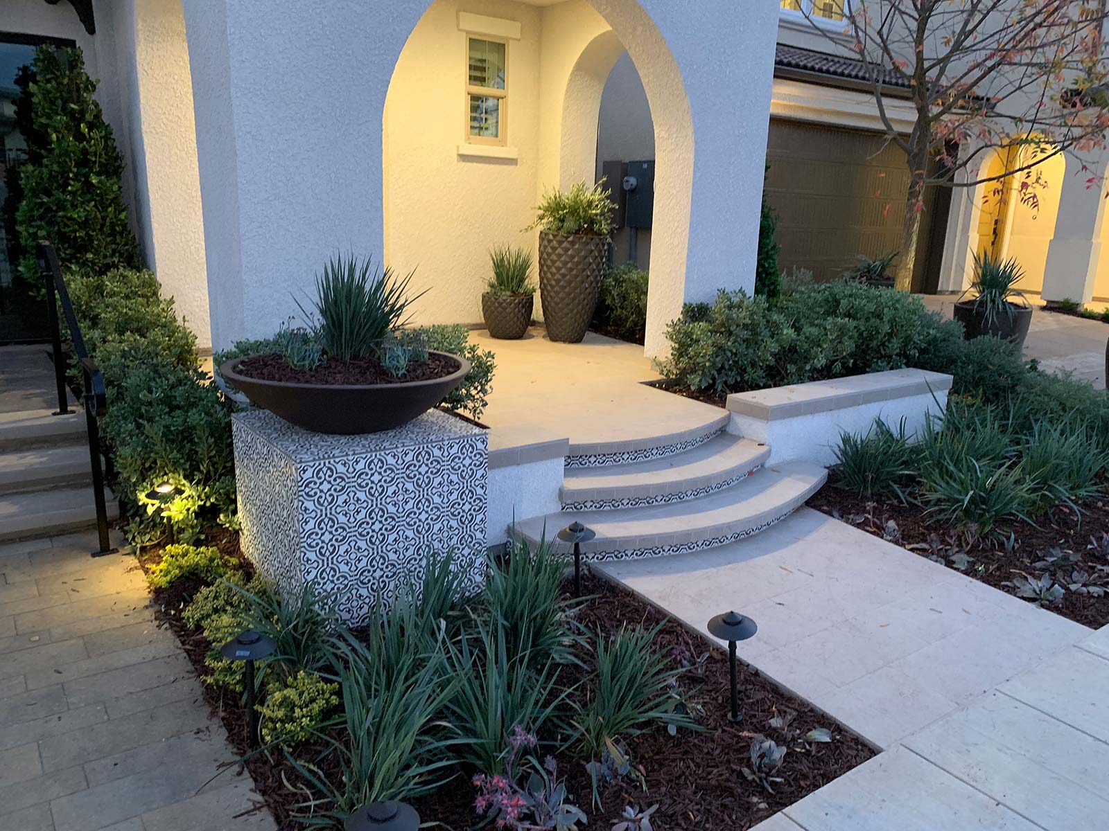 Residential front entryway landscape design